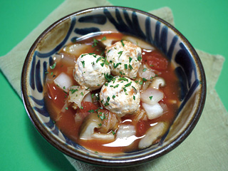 鶏団子のトマトごぼうスープ